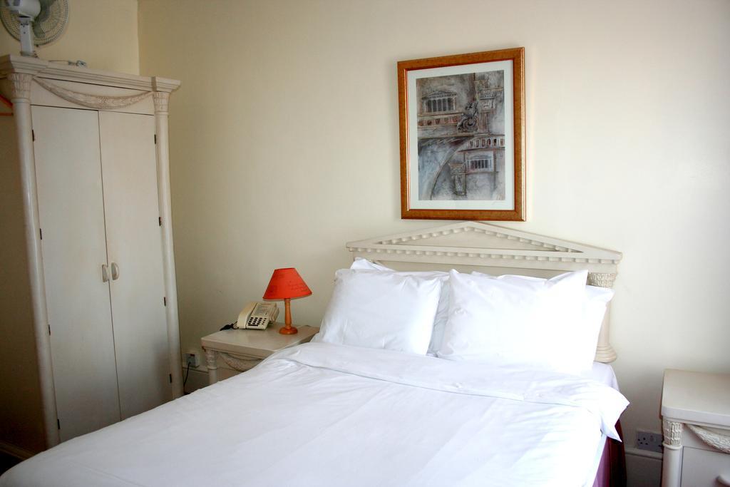Ilfracombe House Hotel - Near Cliffs Pavilion ساوثيند أون سي الغرفة الصورة